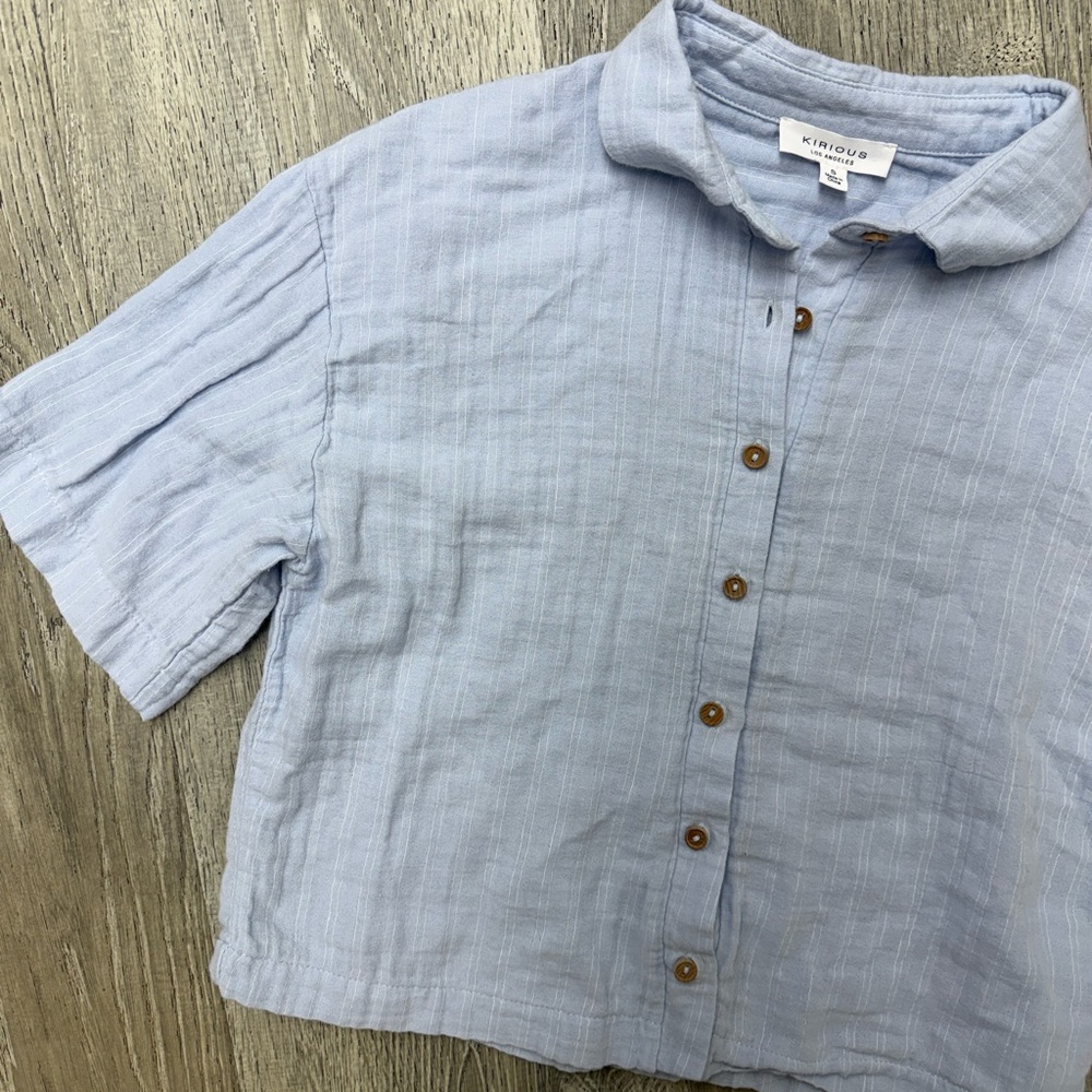 Kirious Los Angeles Light Blue Cropped Button-Up Top - Picture 3 of 5